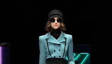 &bdquo;Emporio Armani&ldquo; 2021&ndash;2022 m. rudens ir žiemos kolekcijos modelis