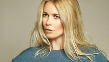 Claudia Schiffer savo vardo megztukų kolekcijos reklamoje