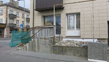 Tauragės daugiabučio gyventojai nori, kad būtų nugriautas senų laikų palikimas &ndash; keltuvas
