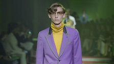 &bdquo;Gucci&ldquo; 2017 m. pavasario-vasaros vyrų kolekcijos modelis