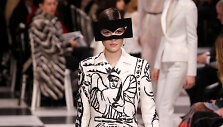 &bdquo;Christian Dior Haute Couture&ldquo; 2018 m. pavasario ir vasaros kolekcijos modelis