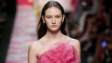 &bdquo;Blumarine&ldquo; 2020 m. pavasario ir vasaros kolekcijos modelis