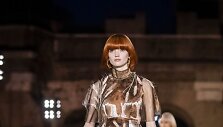 &bdquo;Fendi&ldquo; kolekcijos &bdquo;Romani&scaron;kumo au&scaron;ra&ldquo; modelis