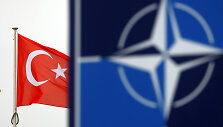 Turkijos ir NATO vėliavos