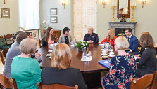 Prezidentė susitinka su vaiko teisių apsaugos specialistais, psichologais, mokytojų vadovų, mokyklų ir nevyriausybinių organizacijų atstovais