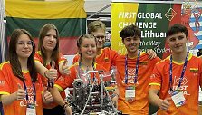 Lietuvos moksleivių rinktinė i&scaron;kovojo sidabro medalį pasaulio robotikos olimpiadoje