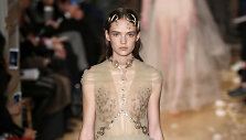 &bdquo;Valentino&ldquo; 2016 m. pavasario-vasaros kolekcijos modelis