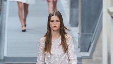 &bdquo;Chanel&ldquo; 2020 m. pavasario ir vasaros kolekcijos modelis