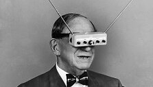 Hugo Gernsbackas demonstruoja &bdquo;TV akinius&ldquo;
