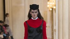 &bdquo;Nina Ricci&ldquo; 2018&ndash;2019 m. rudens ir žiemos kolekcijos modelis