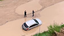 Gilužio g. paskendęs automobilis. 2021 m. gegužė