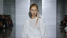 &bdquo;Balmain&ldquo; 2019 m. pavasario ir vasaros kolekcijos modelis