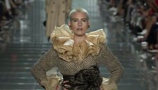 &bdquo;Marc Jacobs&ldquo; 2019 m. pavasario ir vasaros kolekcijos modelis