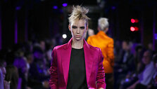 &bdquo;Tom Ford&ldquo; 2020 m. pavasario ir vasaros kolekcijos modelis
