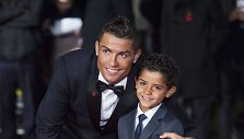 Cristiano Ronaldo su sūnumi