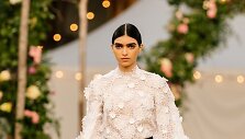 &bdquo;Chanel&ldquo; 2021 m. pavasario ir vasaros auk&scaron;tosios mados kolekcijos modelis