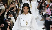 &bdquo;Valentino&ldquo; 2020 m. pavasario ir vasaros kolekcijos modelis