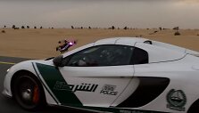 &bdquo;McLaren 650s&ldquo; ir bepilotė skraidyklė surengė lenktynes