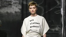&bdquo;Christian Dior&ldquo; 2019&ndash;2020 m. rudens ir žiemos auk&scaron;tosios mados kolekcijos modelis