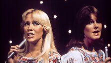 Agnetha Faltskog (kairėje) ir Anni-Frid Lyngstad (de&scaron;inėje)