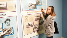 Aistė Žemaitienė džiaugiasi Va&scaron;ingtono aviacijos muziejuje atradusi Stepono Dariaus ir Stasio Girėno nuotrauką