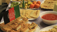 Anyk&scaron;čių kra&scaron;to gyventojams pabėgėliai pristatė savo &scaron;alių patiekalus, tradicijas, supažindino su savo tautiniais drabužiais.