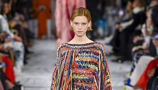 &bdquo;Stella McCartney&ldquo; 2019&ndash;2020 m. rudens ir žiemos kolekcijos modelis