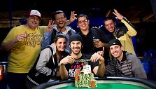 Jasonas Mercieris su draugais &scaron;venčia WSOP pergalę