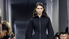 &bdquo;Mugler&ldquo; 2019&ndash;2020 m. rudens ir žiemos kolekcijos modelis