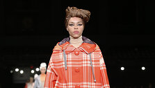 &bdquo;Marc Jacobs&ldquo; 2018 m. pavasario ir vasaros kolekcijos modelis