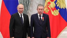 Ravilis Maganovas (de&scaron;inėje) ir Vladimiras Putinas