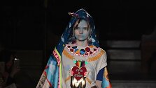 &bdquo;Manish Arora&ldquo; 2019-2020 rudens žiemos kolekcijos modelis