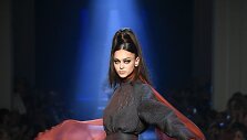 &bdquo;Jean Paul Gaultier&ldquo; 2019&ndash;2020 m. rudens ir žiemos auk&scaron;tosios mados kolekcijos modelis