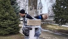 Ukrainoje plė&scaron;ikai ri&scaron;ami prie gėdos stulpų