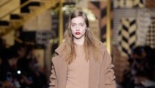 &bdquo;Max Mara&ldquo; 2016 m. rudens kolekcijos modelis