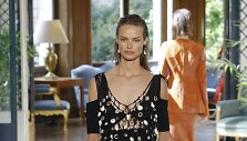 &bdquo;Altuzarra&ldquo; 2019 m. pavasario ir vasaros kolekcijos modelis