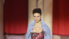 &bdquo;Vivienne Westwood&ldquo; 2019&ndash;2020 m. rudens ir žiemos kolekcijos modelis