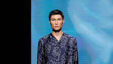 &bdquo;Giorgio Armani&ldquo; 2021 m. pavasario ir vasaros kolekcijos modelis