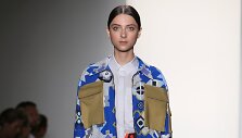 &bdquo;Ostwald Helgason&ldquo; 2015 m. pavasario-vasaros kolekcijos modelis 