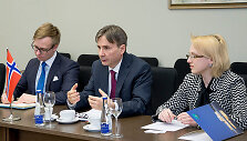 Norvegijos Ambasadorius  Dag Malmer Halvorsen (viduryje)