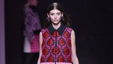 Mary Katrantzou 2015-2016 m. rudens-žiemos kolekcijos modelis