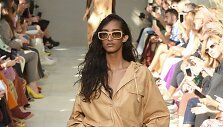 &bdquo;Salvatore Ferragamo&ldquo; 2020 m. pavasario ir vasaros kolekcijos modelis