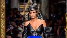 &bdquo;Moschino&ldquo; 2016 m. rudens-žiemos kolekcijos modelis