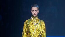 &bdquo;Gucci&ldquo; 2018 m. pavasario ir vasaros kolekcijos modelis