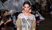 &bdquo;Lanvin&ldquo; 2020 m. pavasario ir vasaros kolekcijos modelis