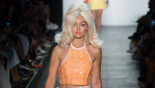 &bdquo;Jeremy Scott&ldquo; 2016 m. pavasario-vasaros kolekcijos pristatymas