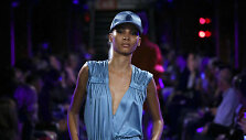 &bdquo;Tom Ford&ldquo; 2020 m. pavasario ir vasaros kolekcijos modelis