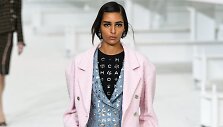 &bdquo;Chanel&ldquo; 2021 m. pavasario ir vasaros kolekcijos modelis