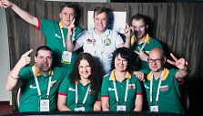 Skirmantas Tomkevičius (balti mar&scaron;kinėliai) ir Lietuvos sportinio pokerio rinktinė