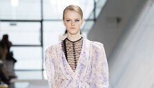 &bdquo;Giambattista Valli&ldquo; 2019&ndash;2020 m. rudens ir žiemos kolekcijos modelis